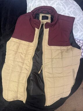 Nomad Men’s SZ L burgundy and khaki vest